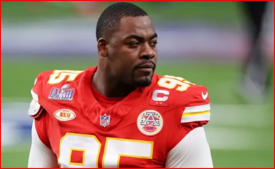 Read more about the article Chiefs pick up option on Chris Jones, decision on future in KC looms